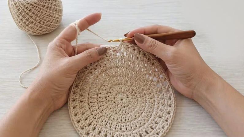 Sousplat de crochê: toque artesanal que embeleza a mesa posta