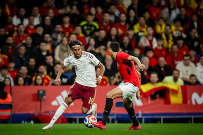Lamine Yamal durante un partido de la selección española contra Egipto en marzo de 2026.