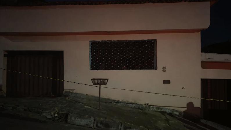Além da vítima fatal, a mãe dos envolvidos, uma idosa de 82 anos, também ficou ferida