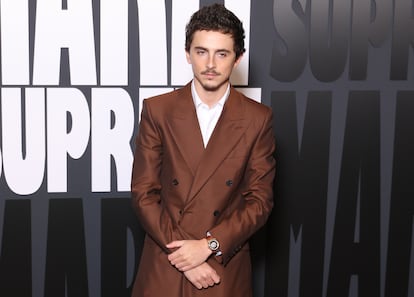 Timothée Chalamet en la premier de 'Marty Supreme' en París, Francia.