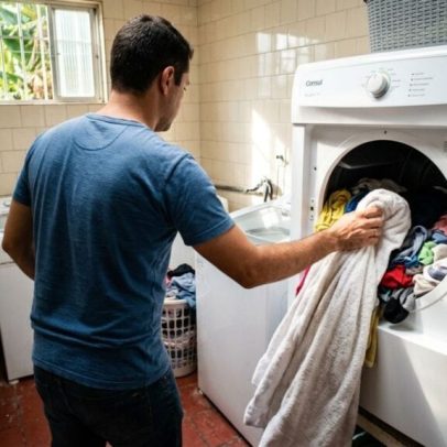 Truque com toalha seca na secadora reduz pela metade o tempo de secagem