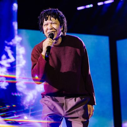 Djavan comemora 50 anos de carreira diante 45 mil fãs em SP