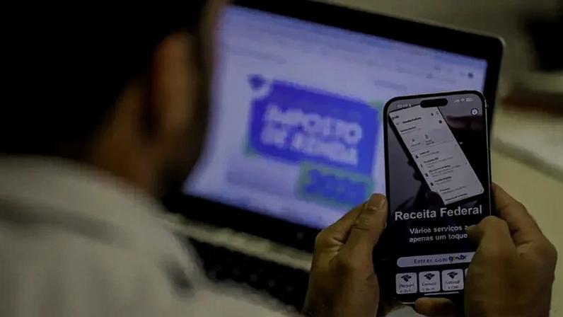 Mais de 44,4 milhões entregam o IR 2026; atraso gera multa e restrições.
