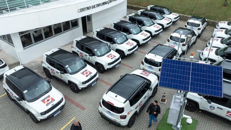 Viaturas da Defesa Civil de Santa Catarina; decreto tenta acelerar prevenção e resposta em caso de eventos climáticos extremos no Estado
