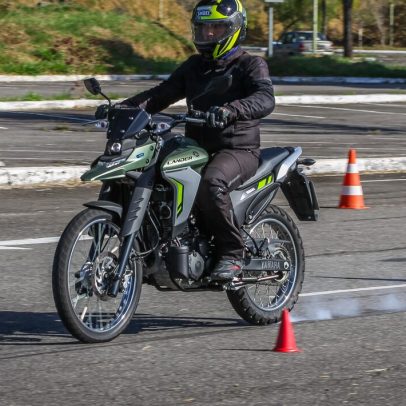 Distração causa maioria de acidentes de moto, aponta estudo
