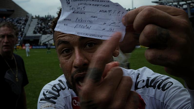 Neymar recebeu cartão amarelo após reclamar de erro da arbitragem