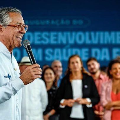 Padilha acusa Flávio Bolsonaro de entregar hospitais cariocas a milícias