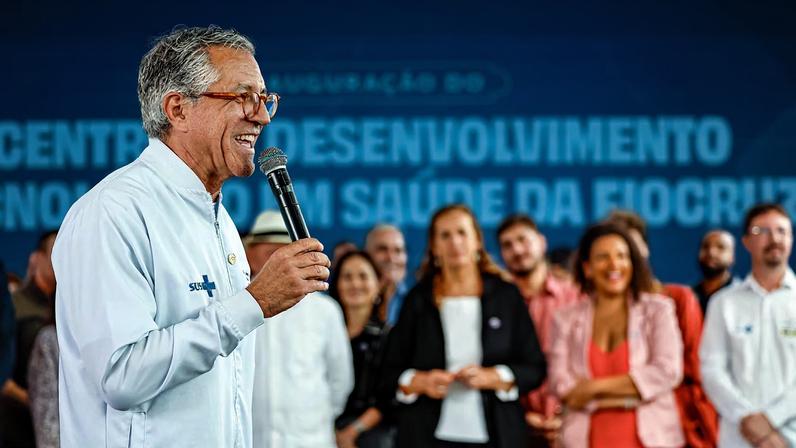 'O antigo presidente e o Bolsonarinho fizeram um verdadeiro apagão nos hospitais', acusou ministro