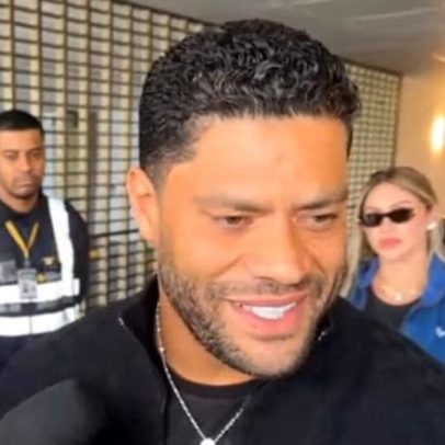 Hulk chega ao Rio e convoca torcida do Fluminense para Maracanã lotado