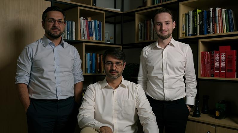Gian Kojikovski, CEO do Grupo Suno; Vitor Lopes Duarte, Diretor de Investimentos; e José Eduardo Daronco, Head de Relações com Investidores (Divulgação/Divulgação)