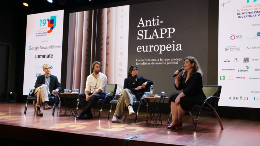 Em 2024, durante o Congresso Brasileiro de Jornalismo Investigativo, a Transparência Internacional - Brasil promoveu uma mesa que discutiu o assédio judicial e formas de proteger jornalistas e ativistas. Foto: Melvim Quaresma/Associação Brasileira de Jornalismo Investigativo