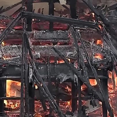 Incêndio destrói templo com chama eterna no Japão