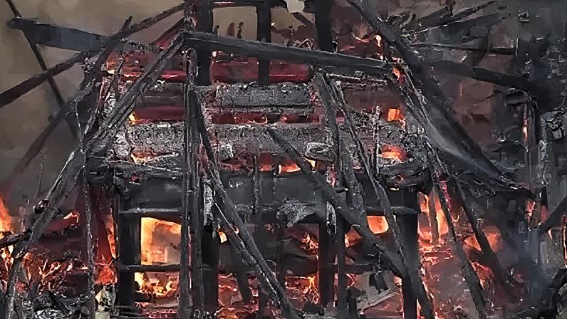 Incêndio destrói templo que abriga chama eterna no Japão