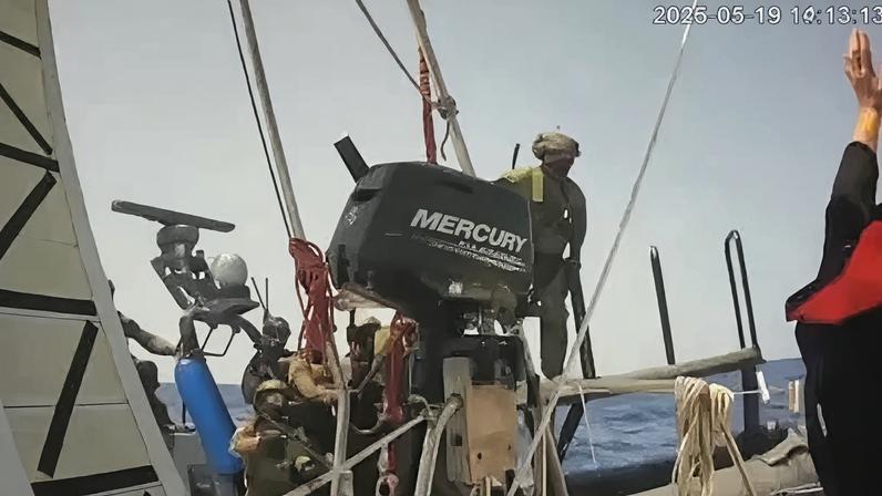 Israel intercepta flotilha de ajuda humanitária a caminho de Gaza