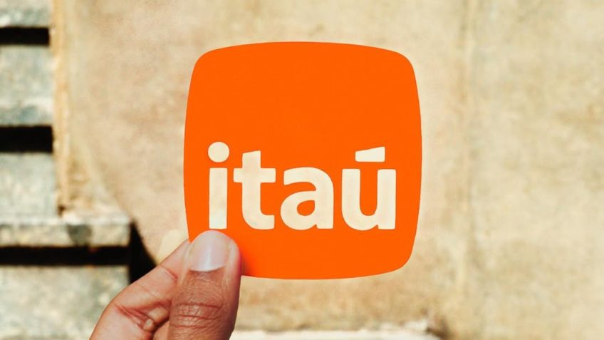 Receita total do Itaú cresceu 4,5% em 12 meses, mas teve recuo de 1,7% na comparação trimestral