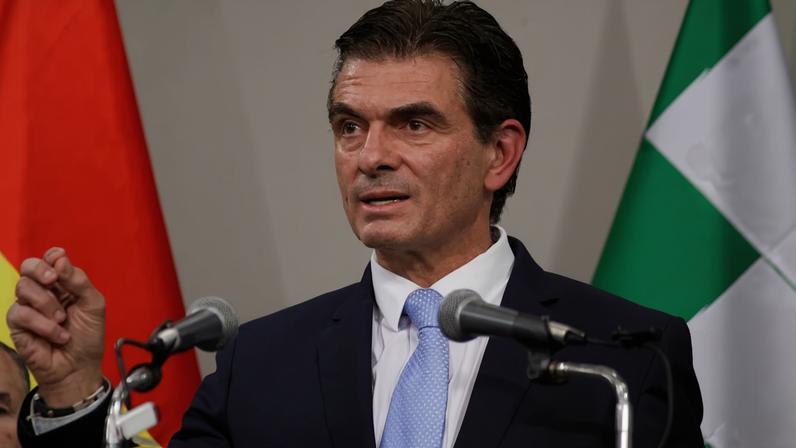 Governo de Paz enfrenta dificuldades econômicas e falta de apoio no Legislativo