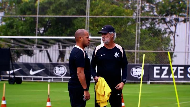 Confira as imagens do treino do Timão que se prepara para o confronto importante pela 15° rodada do Brasileirão.