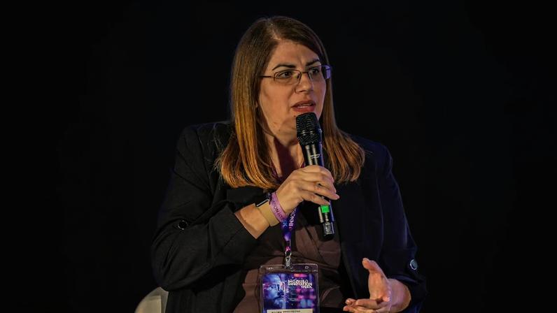 Débora Garofalo durante painel no São Paulo Innovation Week