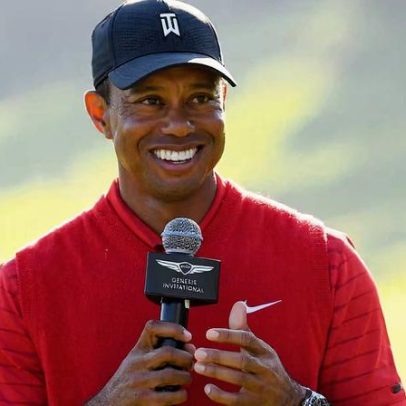 Tiger Woods mantém otimismo após clínica de reabilitação, diz revista