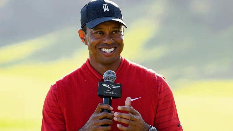 Tiger Woods mantém otimismo após clínica de reabilitação, diz revista