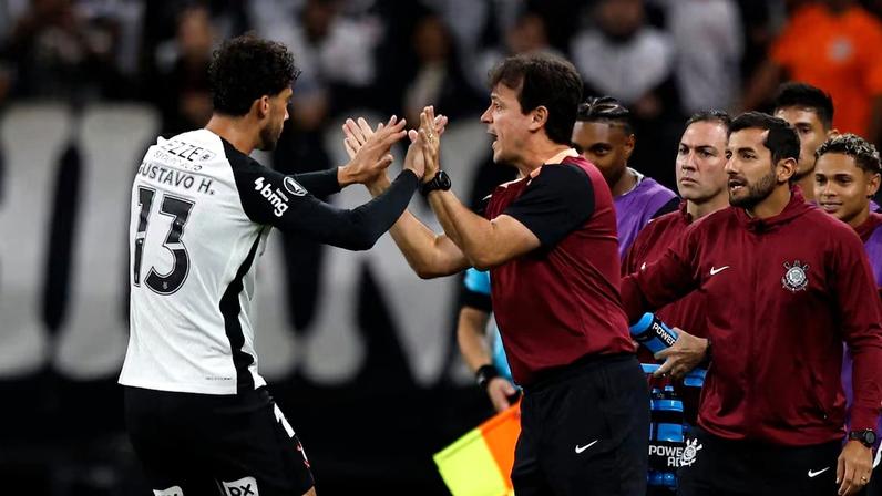Corinthians de Fernando Diniz com 7 jogos, 5 vitórias, 2 empates e nenhum gol sofrido