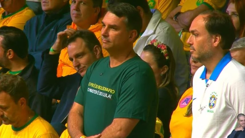 Flávio Bolsonaro lança irmão Carlos, ex-vereador do Rio, ao Senado por Santa Catarina