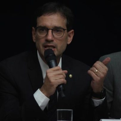 Relatório aponta fim da 6x1 com semana de 40h, transição em 14 meses e sem cortes salariais