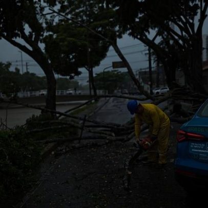 Prefeito confirma morte de mãe e filho em deslizamento no Recife
