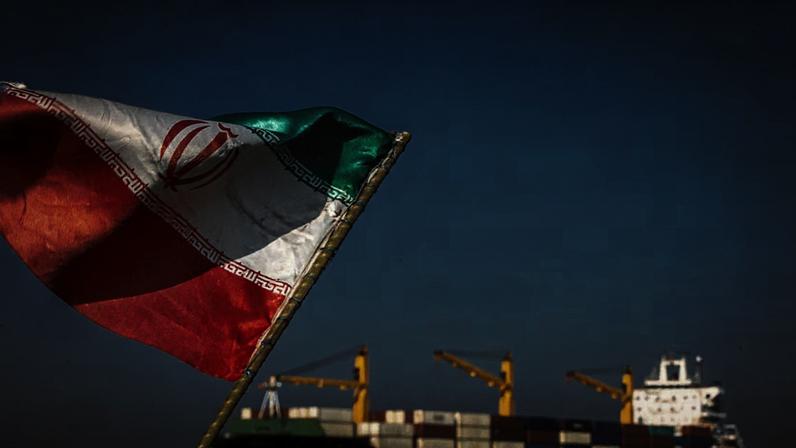 Jatos americanos e israelenses atingiram embarcações iranianas no Estreito de Ormuz