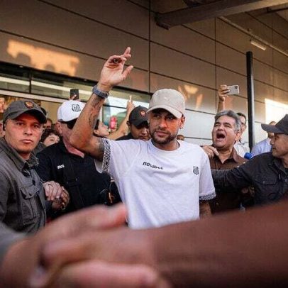 Conflito entre Neymar e Robinho Jr. revela interesses no Santos