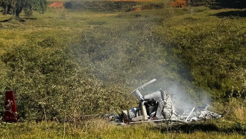 Helicóptero cai e pega fogo em Pomerode (SC); piloto morreu carbonizado. Foto: Corpo de Bombeiros de Santa Catarina/Reprodução