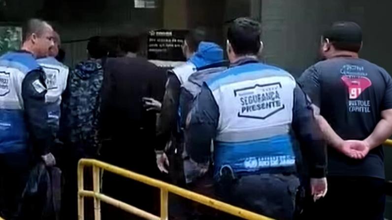 Traficantes foram detidos com 76 trouxinhas de haxixe e rádios transmissores