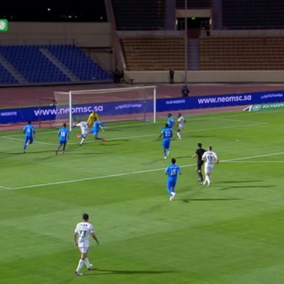 Al Ettifaq vence NEOM com gol de Moussa Dembele