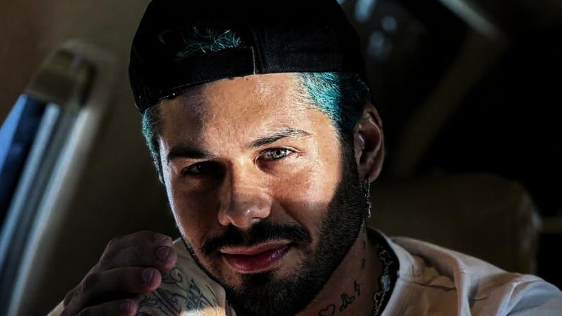 Zé Felipe começou a seguir Alanis Guillen no Instagram