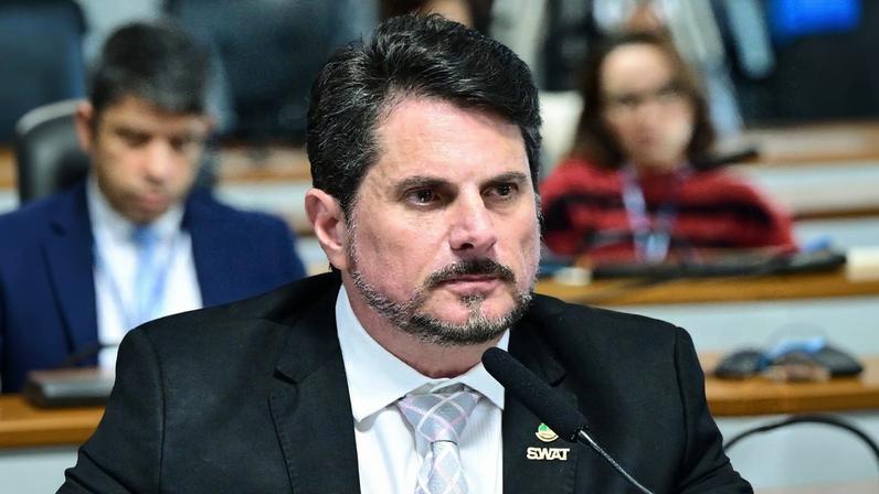A PGR argumenta que o motivo que justificava proibir o senador de deixar o Brasil mudou