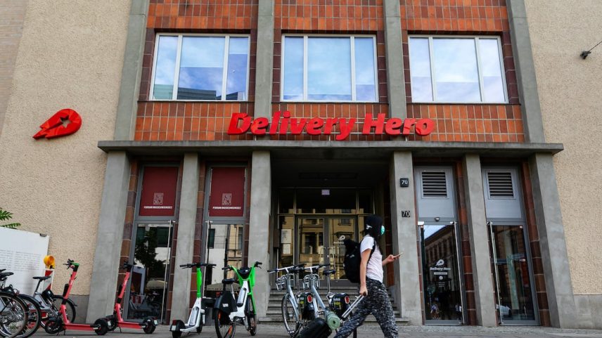 Delivery Hero enfrenta pressão de investidores após forte queda das ações desde o pico registrado durante a pandemia