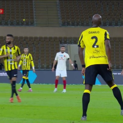 Al Ittihad vence Damac 1 a 0 com gol de Houssem Aouar