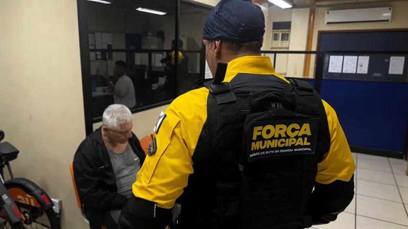Agentes encontraram idoso a partir do sinal do celular escondido na mochila