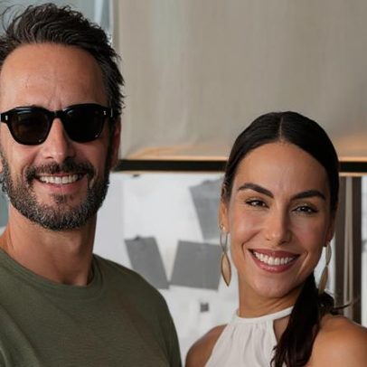 Filha de Rodrigo Santoro posa com calçado inusitado