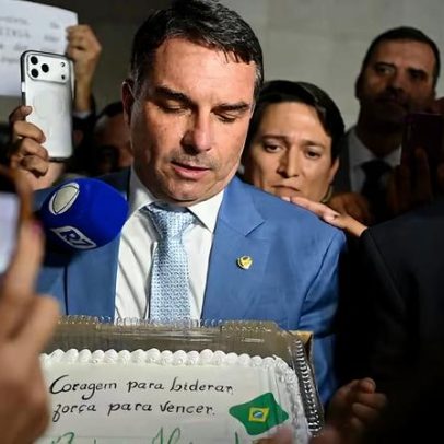 Aliados de Flávio Bolsonaro usam Copa do Mundo para tentar amenizar crise