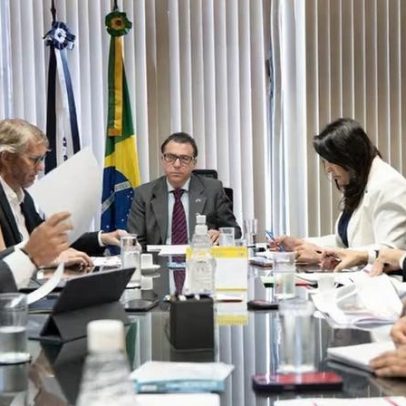 MTE discute fim da escala 6x1 na aviação com CEO da LATAM em Brasília