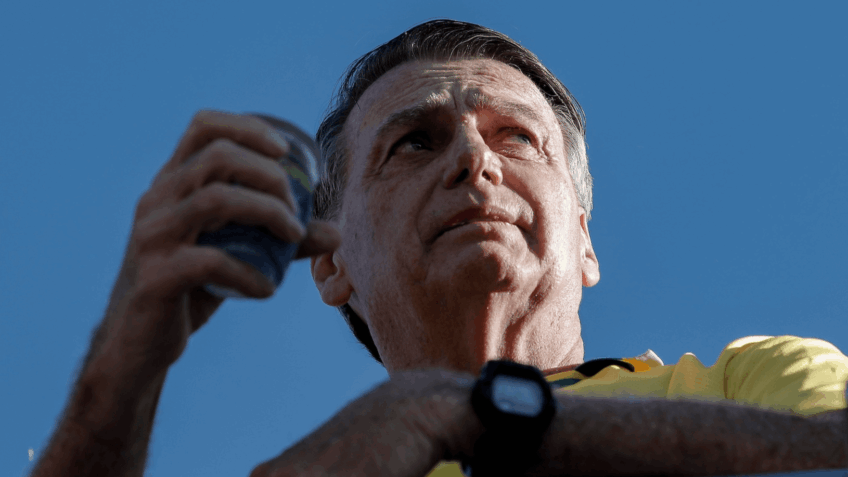 Bolsonaro foi internado depois de autorização do ministro do Supremo Tribunal Federal Alexandre de Moraes
