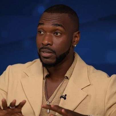 Comediante Jay Pharoah diz estar onde Deus quer após receber Bíblia de D. Novak