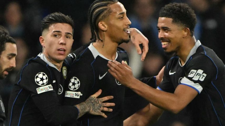 João Pedro comemora gol pelo Chelsea na Champions League (Foto: Andreas SOLARO / AFP)