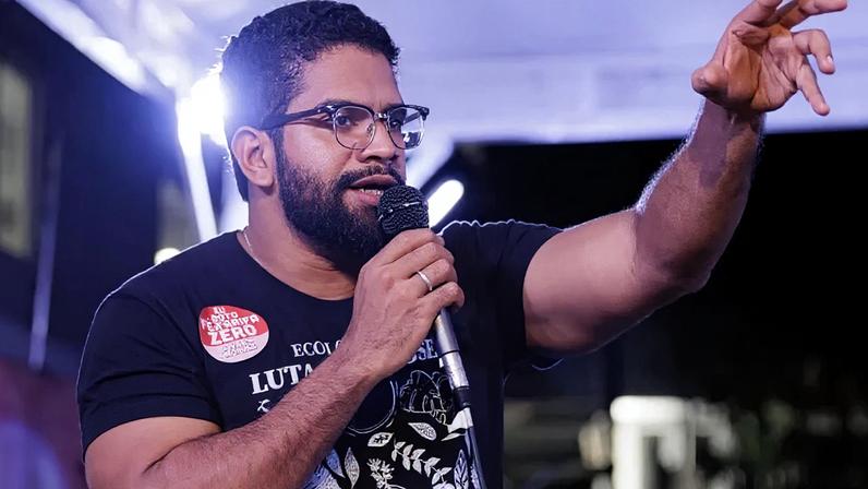 As falas de Manoel sobre Kataguiri tiveram origem em declarações do deputado federal no Flow Podcast sobre liberdade de expressão e criminalização de ideologias totalitárias