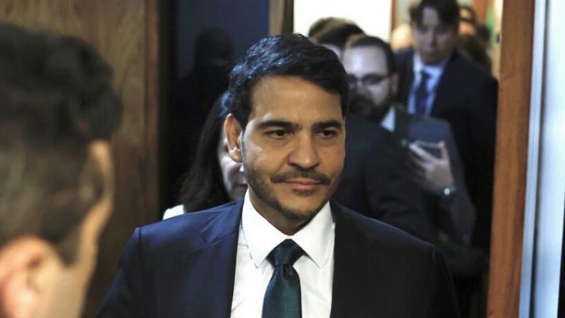 Messias permanece no governo após derrota no STF