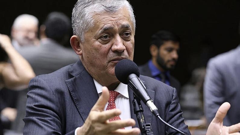 José Guimarães assumiu o Ministério das Relações Institucionais em abril de 2026, após a saída de Gleisi Hoffmann, que deixou o cargo para disputar o Senado pelo Paraná