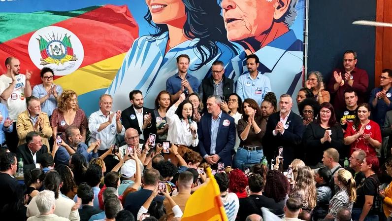 Juliana Brizola relembra avô, ex-governador Leonel Brizola, em ato político em Porto Alegre