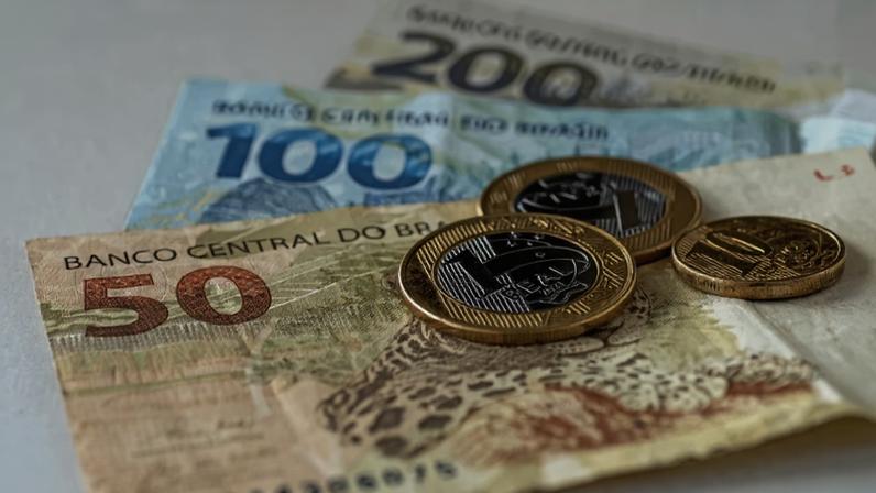 Juiz determinou que o salário de um devedor fosse usado no pagamento da dívida, mesmo com a regra geral de impenhorabilidade do bem - Metrópoles