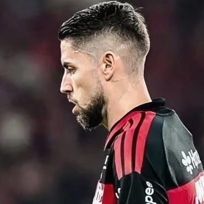 Flamengo reclama da arbitragem após fratura de jogador no dedão em clássico com o Palmeiras